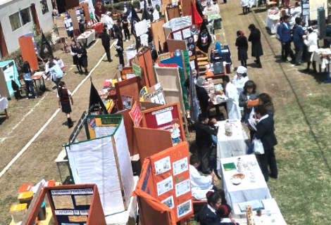 Participación de nuestros estudiantes en la feria de ciencia EUREKA / Participation de nos élèves à la foire scientifique EUREKA